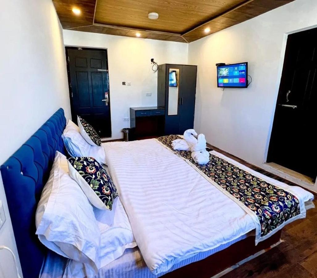 Hotel Poshwan 古尔马尔格 外观 照片
