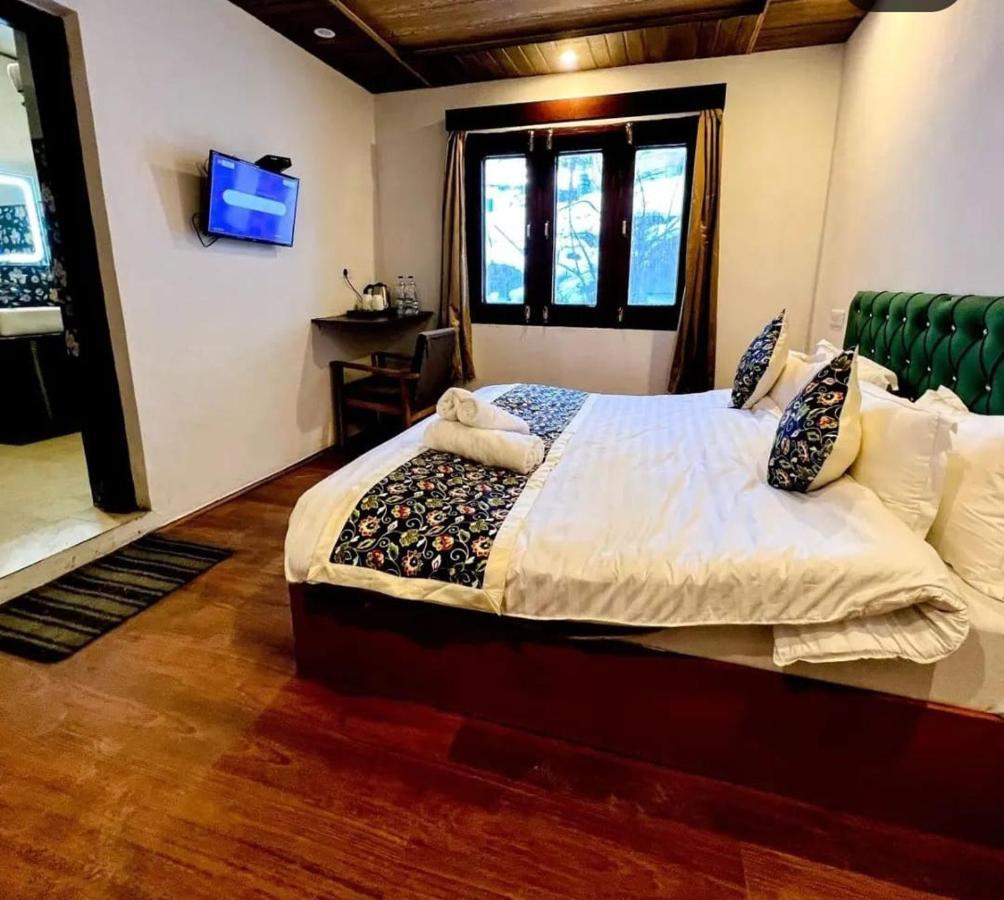 Hotel Poshwan 古尔马尔格 外观 照片