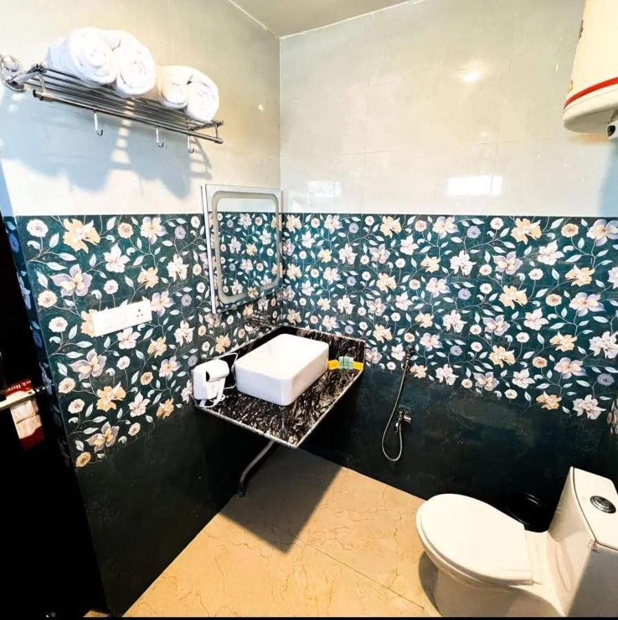Hotel Poshwan 古尔马尔格 外观 照片