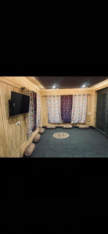 Hotel Poshwan 古尔马尔格 外观 照片